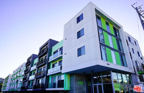 Photo of 11036 Moorpark Street #409, Los Angeles, CA 91602 (MLS # 25557787)