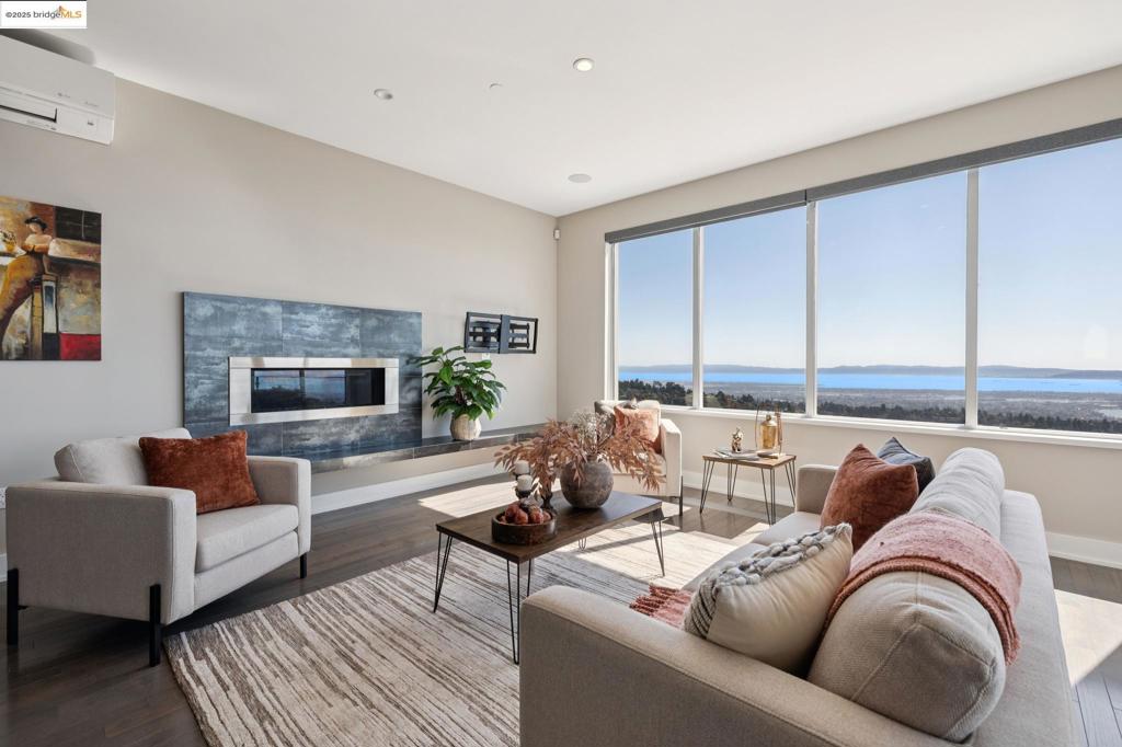 MONTCLAIR - Residential