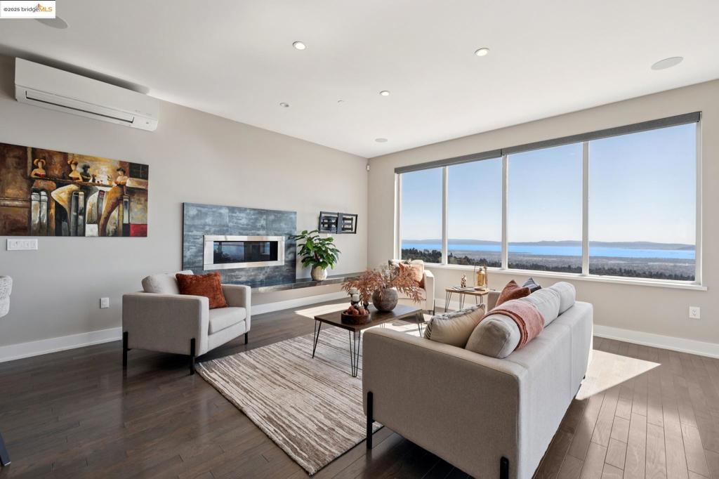 MONTCLAIR - Residential