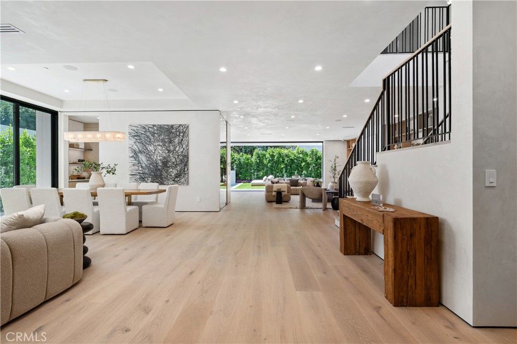 Photo of 315 Veteran Ave Ave, Los Angeles, CA 90024 (MLS # OC25214816)