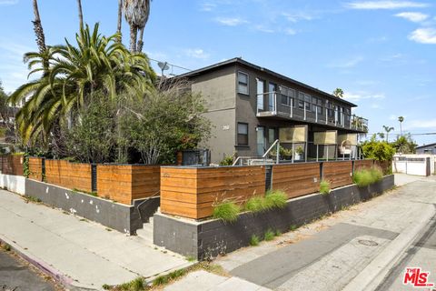 Photo of 250 3rd Avenue, Venice, CA 90291 (MLS # 26771865)