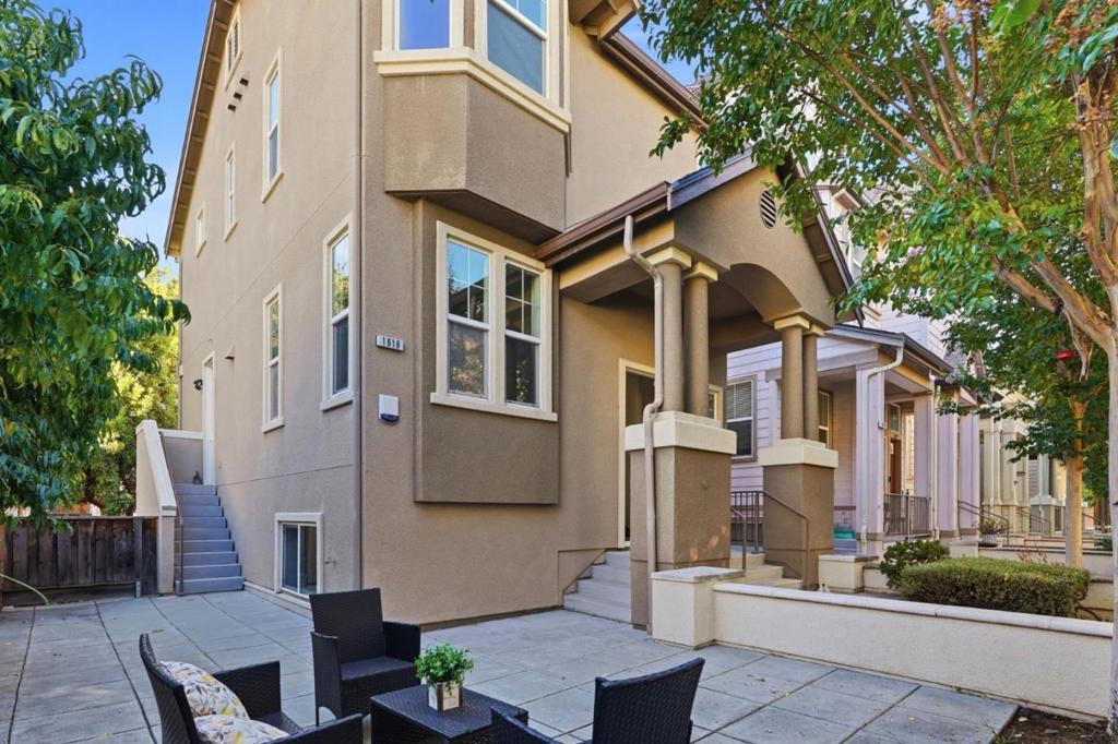 1618 Salamoni Court