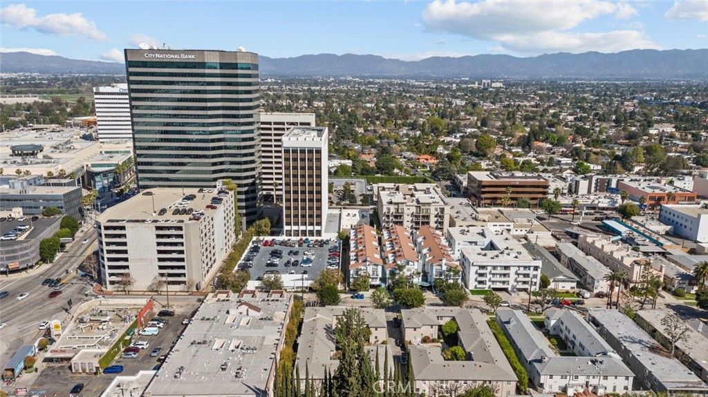 Photo of 15234 1/4 Dickens Street, Sherman Oaks, CA 91403 (MLS # GD26005566)