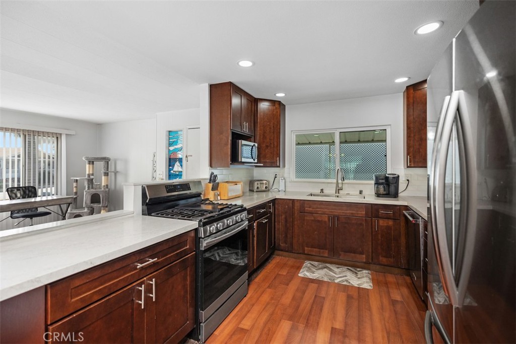 26000 Avenida Aeropuerto 12