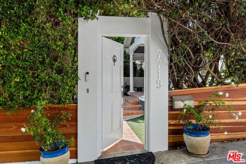 7719 Norton Avenue, West Hollywood CA 90046
