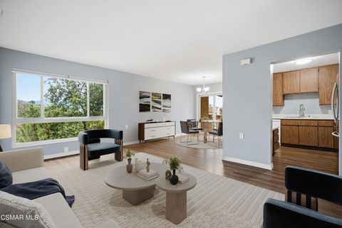 Photo of 286 Oakleaf Drive #37, Thousand Oaks, CA 91360 (MLS # 226003393)