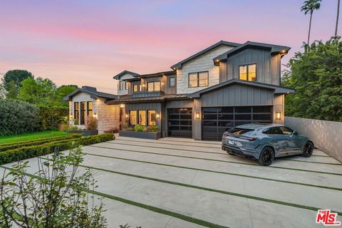 Photo of 16657 Oldham Street, Encino, CA 91436 (MLS # 26827187)