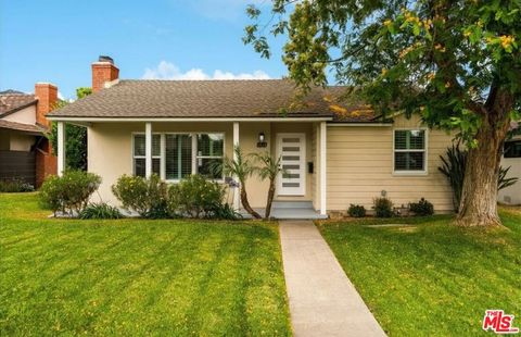 Photo of 2616 N Buena Vista Street, Burbank, CA 91504 (MLS # 26840433)