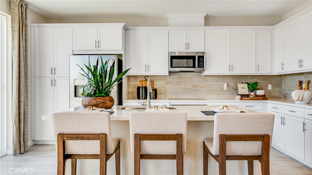 2717 E Amberley Privado