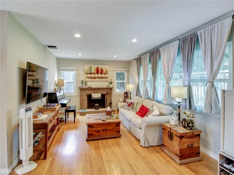 MLS: SR26176956