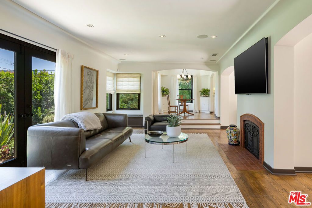 Photo of 1417 Queens Road, Los Angeles, CA 90069 (MLS # 25596997)