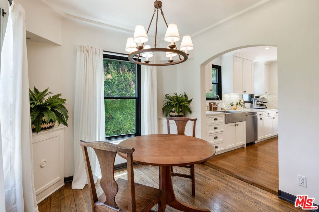 Photo of 1417 Queens Road, Los Angeles, CA 90069 (MLS # 25596997)