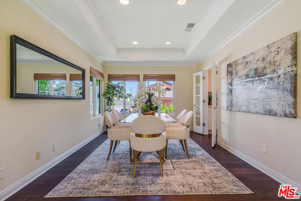 2422 N Ardmore Avenue