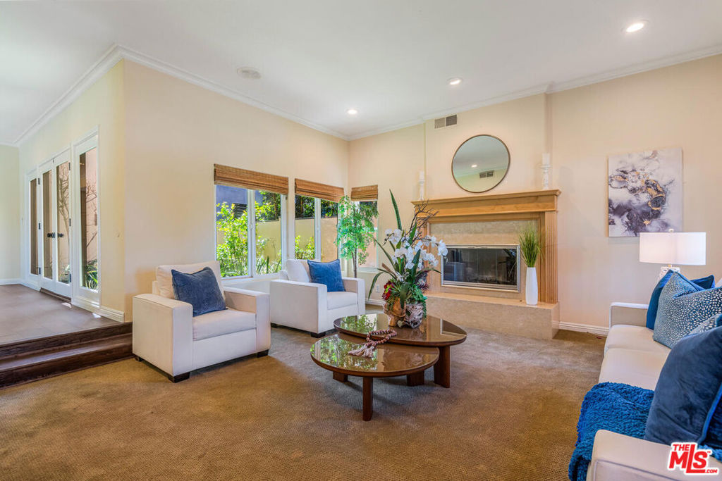 2422 N Ardmore Avenue