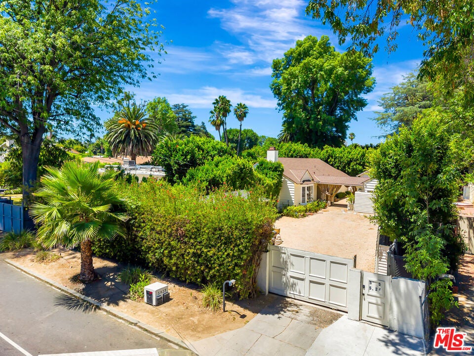 5923 Corbin Avenue