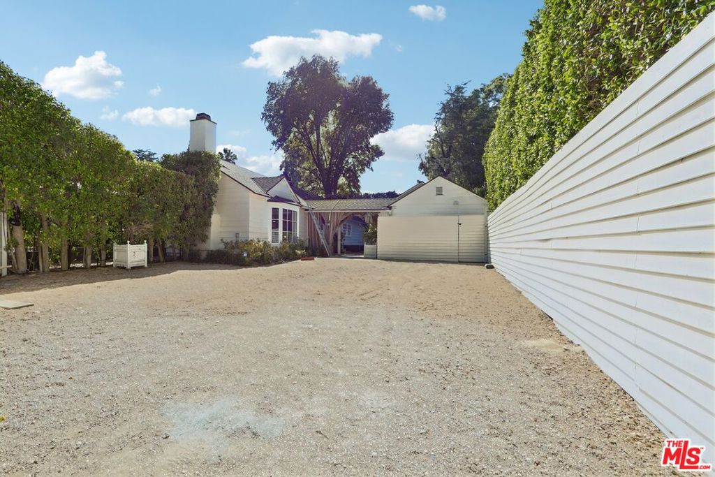 5923 Corbin Avenue