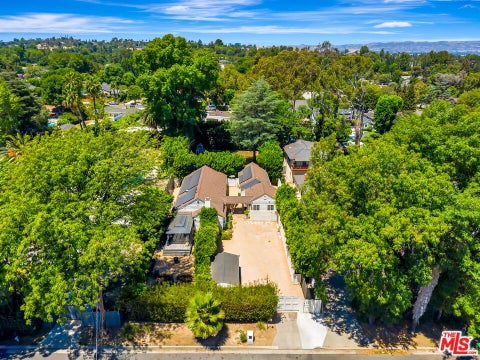 Photo of 5923 Corbin Avenue, Tarzana, CA 91356 (MLS # 26876899)