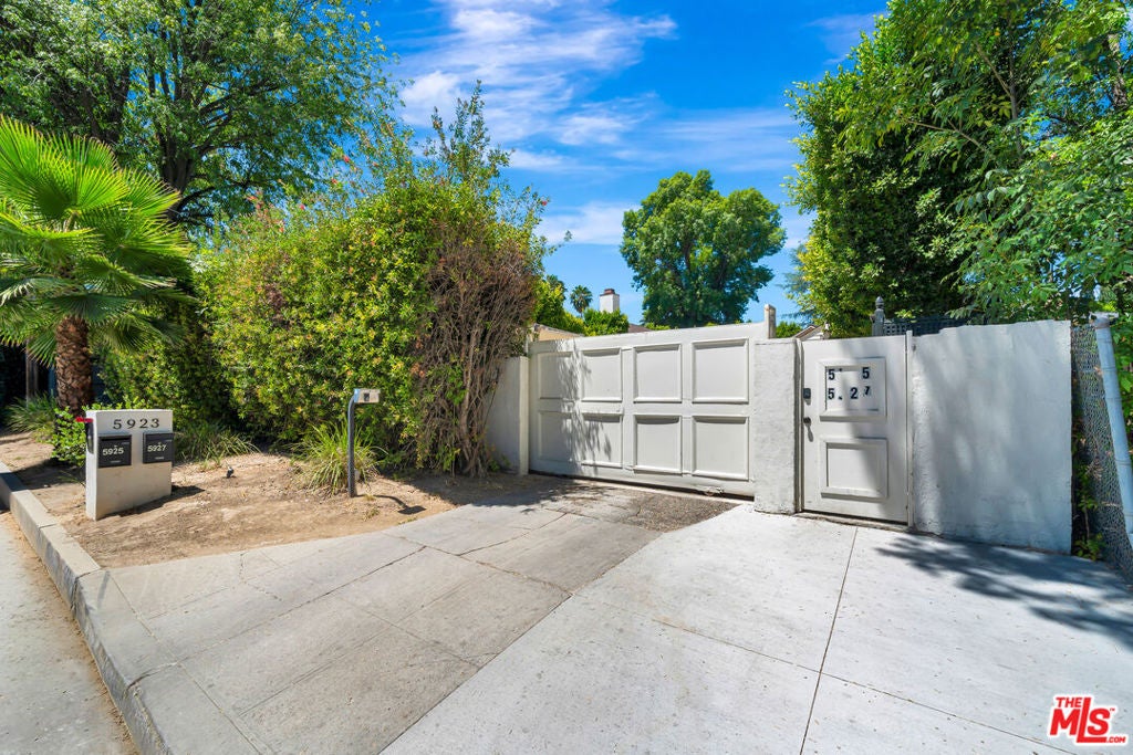 5923 Corbin Avenue