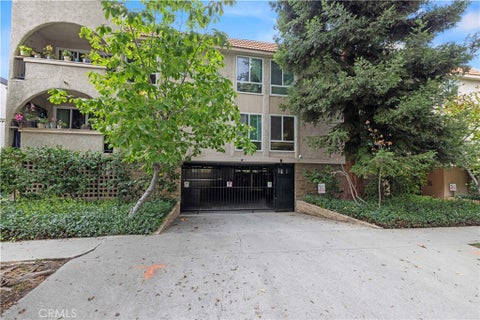 Photo of 14539 Benefit ST #205, Sherman Oaks, CA 91403 (MLS # SR26194511)