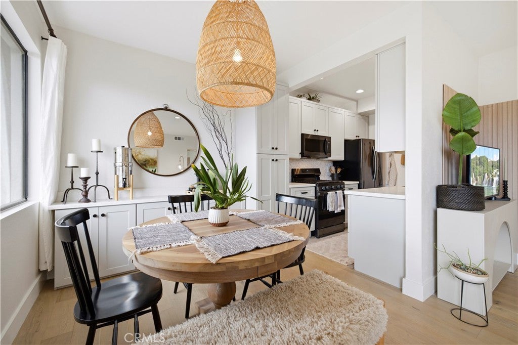 Photo of 14539 Benefit ST #205, Sherman Oaks, CA 91403 (MLS # SR26194511)