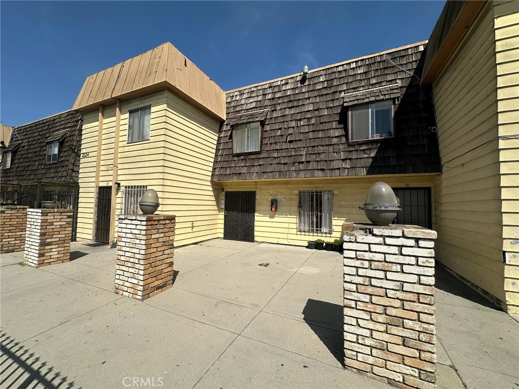 2124 N Santa Fe Avenue