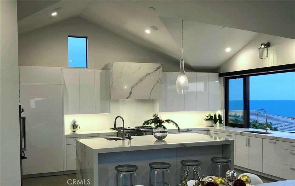 809 Emerald Bay