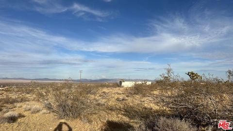 Photo of 0 N Inez Avenue, Landers, CA 92285 (MLS # 24466207)