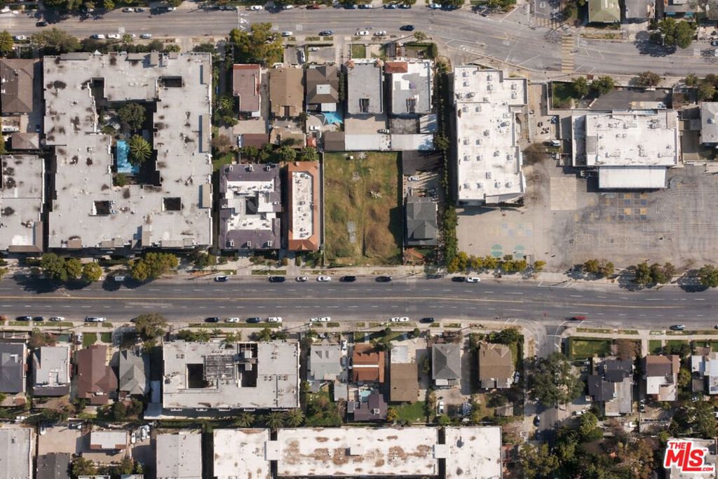 186 S Virgil Avenue