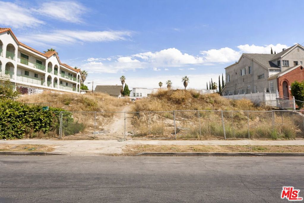 186 S Virgil Avenue