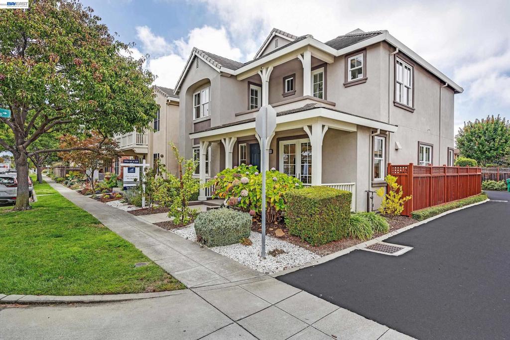 380 Tucker Ave Ave, Alameda CA 94501