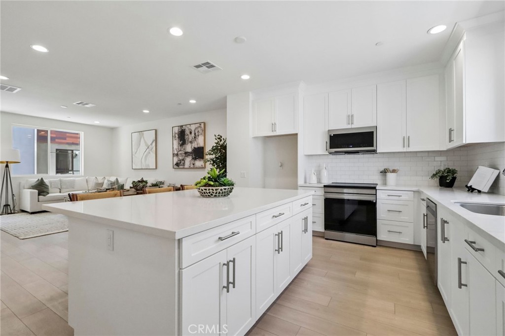 5868 Linden 6