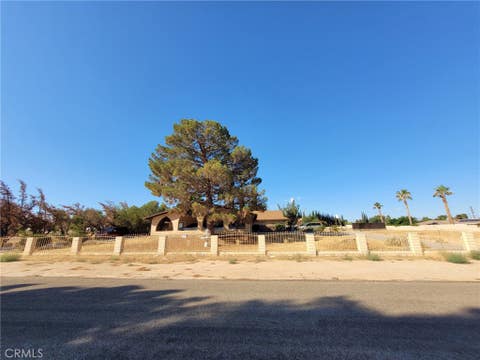Photo of 19381 Kinai RD, Apple Valley, CA 92307 (MLS # CV26157317)