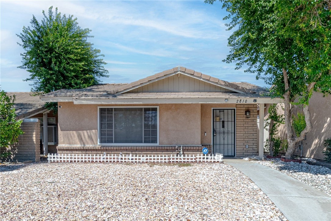 2810 W Devonshire