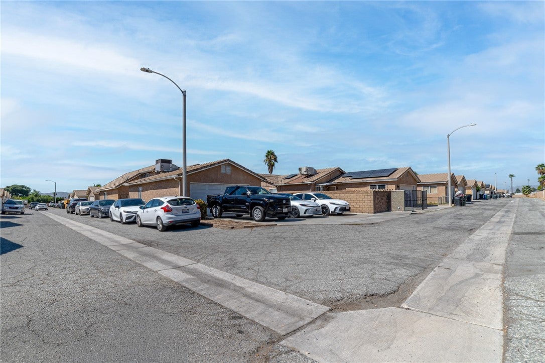 2810 W Devonshire