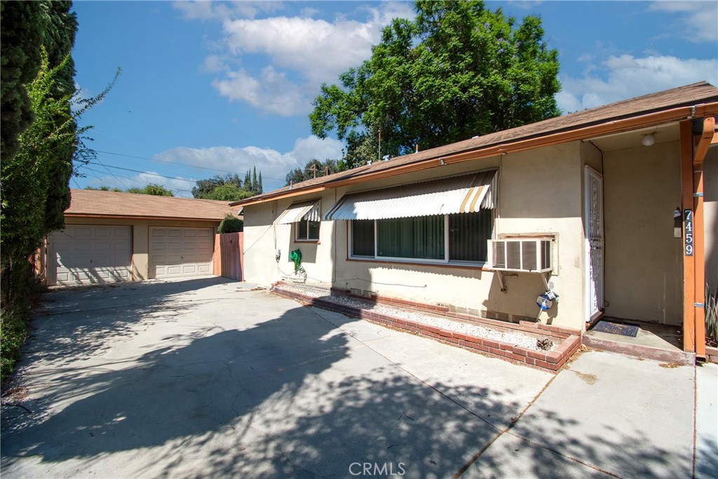 LOCATION LOCATION LOCATION FIVE MIN DRIVE TO CBU COLLEGE CLOSE TO SHOPPING , GYM AND RESTAURANT PRIVATE BACK UNIT HAS A LARGE FENCED IN BACK YARD SINGLE CAR GARAGE AND SHARED LAUNDRY ROOM. GENEROUS LIVING ROOM OPENS TO SUPER CUTE KITCHEN AND NOOK AREA. THERES A ROOM OFF OF THE NOOK THAT CAN BE USED AS AN OFFICE OR A BEDROOM. OWNER WILL BE TAKING OUT THE WINDOW A/C AND INSTALLING NEW HEATING AND AIR. THIS CHARMING PLACE IS READY TO BE MADE A HOME.