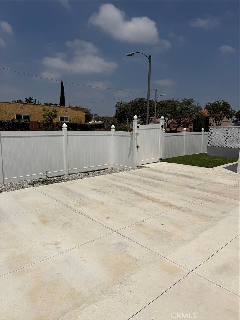2158 W 77th