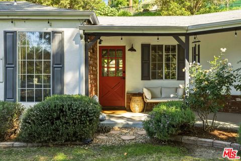 Photo of 7815 Denivelle Road, Sunland, CA 91040 (MLS # 25612823)