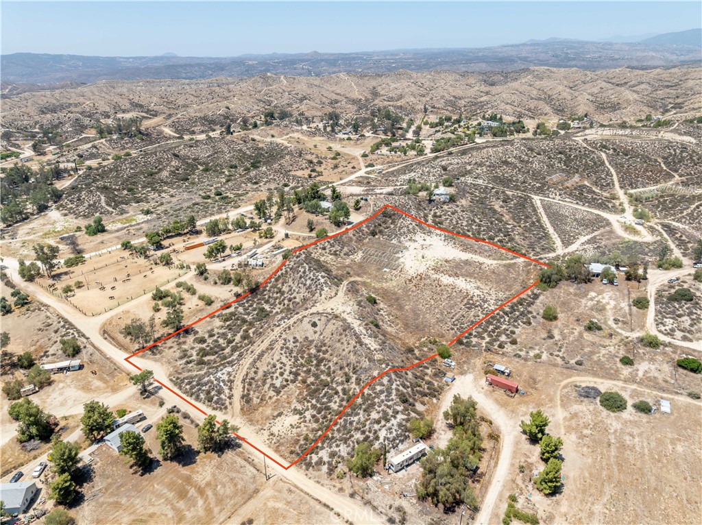 6 ACRES with varying terrain allows for hilltop views of the entire property and neighborhood. Easy build spacious level pad. Plenty of room for your personal zoo, exotic groves or toy playground. Country living with city convenience close.