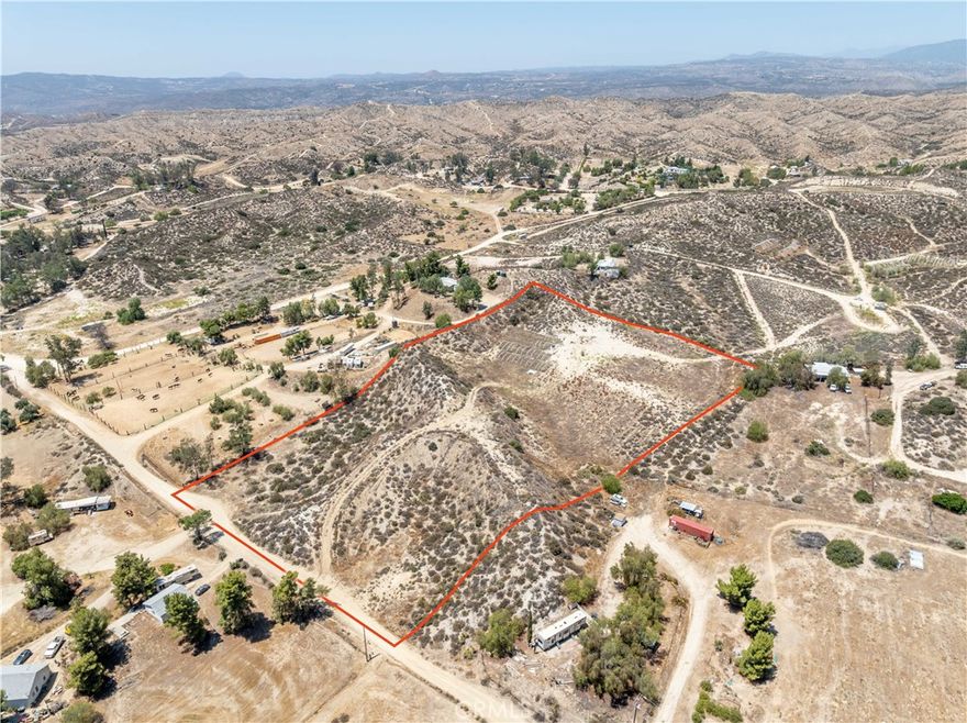 6 ACRES with varying terrain allows for hilltop views of the entire property and neighborhood.  Easy build spacious level pad.  Plenty of room for your personal zoo, exotic groves or toy playground.  Country living with city convenience close.