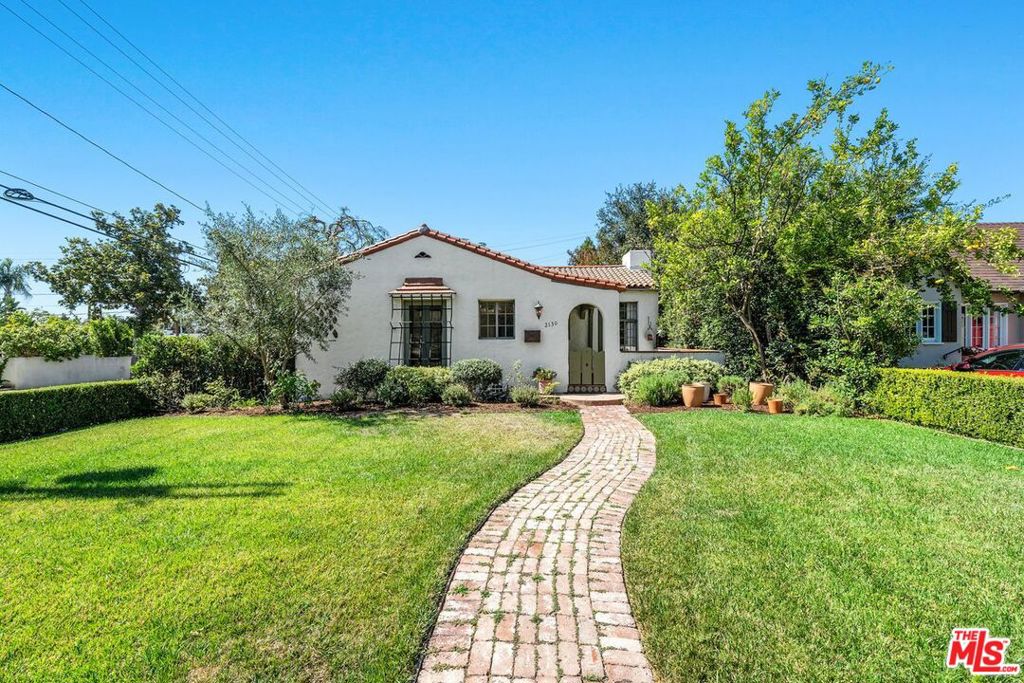 2130 Las Lunas Street, Pasadena CA 91107