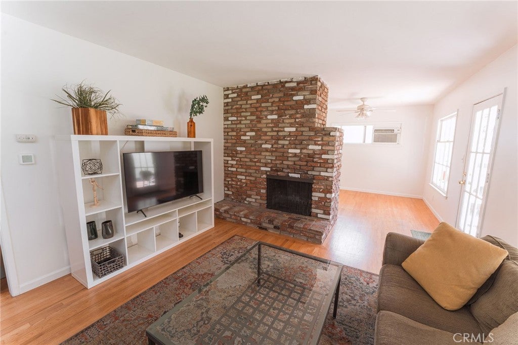 228 E Hurst