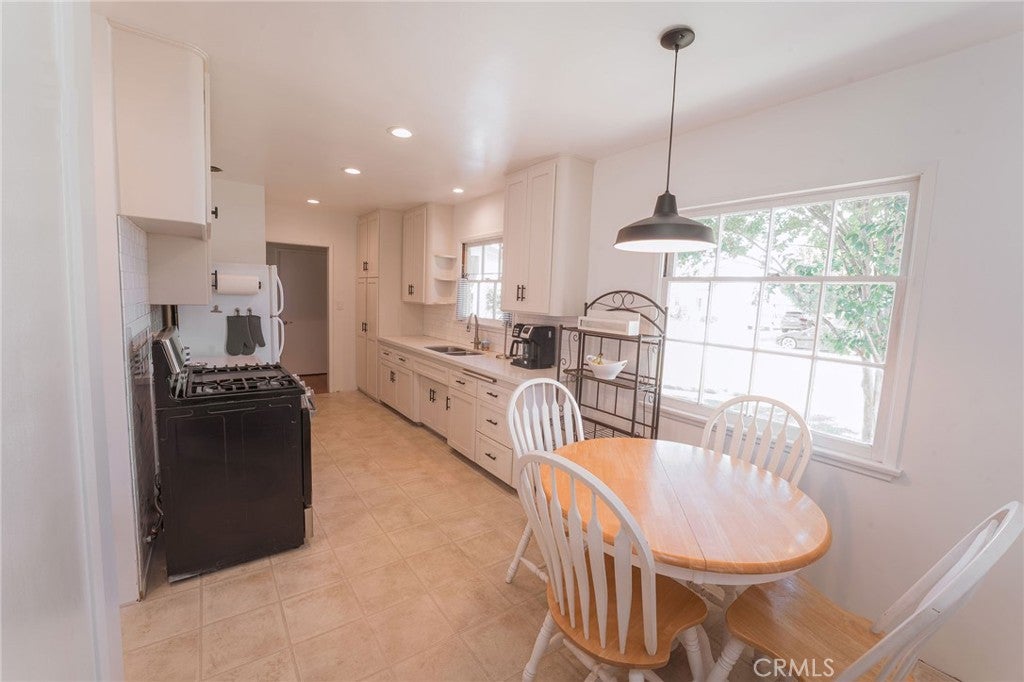 228 E Hurst