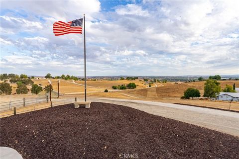 Tiny photo for 2245 Rancho Lomas Way Way, San Miguel, CA 93451 (MLS # NS26039825)