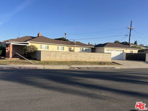 Photo of 8536 Mcconnell Avenue, Los Angeles, CA 90045 (MLS # 26645995)