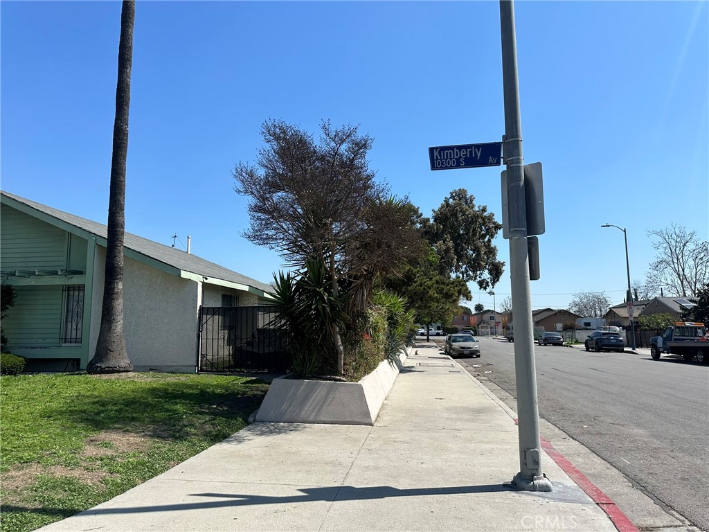 Properties 3 10372 Kimberly Street