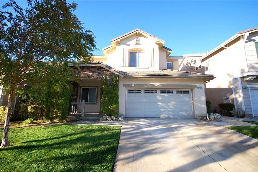 Gorgeously updated Alta Vista Home in the heart of Valencia. Very bright and light open floor plan with 4 bed rooms and 2.5 bathrooms. This immaculate house

has lots of amenities such as spacious living room and custom paint, Gourmet kitchen with upgraded granite island, counter top with food pantry next to breakfast

nook and open to huge, really huge family room with fireplace and ceiling fan. All the bedrooms have ceiling fans. Do not miss the spacious

backyard with View View View! Very convenient location close to community pool, Valencia high school, shopping centers, restaurants, park, schools, and freeway.