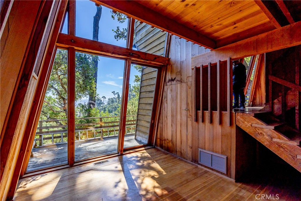 Top of the World(2170) - Residential