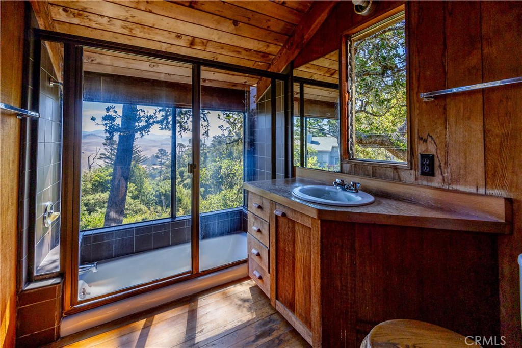 Top of the World(2170) - Residential
