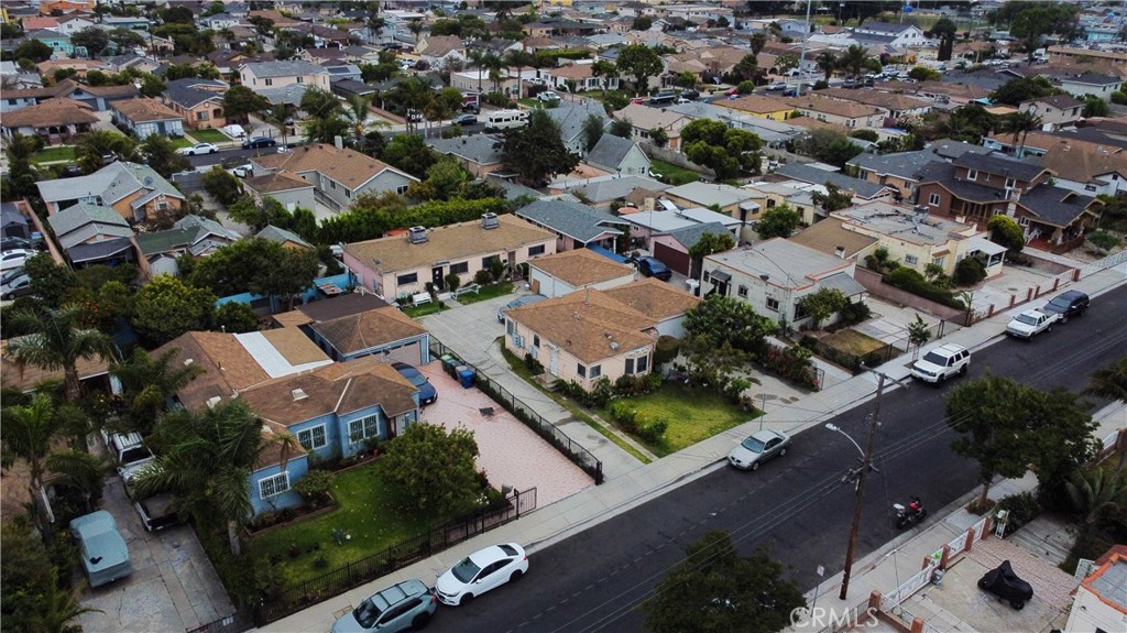 Please do not disturb the tenants. 10518 Dalerose Avenue offers a 3-unit value-add opportunity in the Lennox neighborhood of Inglewood—positioned just minutes from SoFi Stadium, LAX, and the future Metro K Line. With 2,269 SF of building space on a large 8,402 SF lot, this property combines strong fundamentals with exceptional rental upside.
The unit mix includes (3) 2-bedroom, 1-bath units. The property boasts a projected 9.26% market CAP and 96% rental upside, making it a standout investment for buyers seeking cash flow potential in a rapidly improving area.
On-site parking includes both a 1-car garage and a 2-car garage—an added convenience for tenants and an attractive amenity in a dense rental market.
With its strategic location, solid unit mix, and significant upside, 10518 Dalerose Avenue is an excellent opportunity for investors looking to grow their portfolio in the high-demand Inglewood submarket.