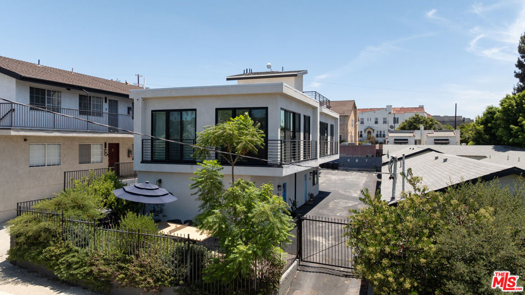Properties 2 908 Everett Street